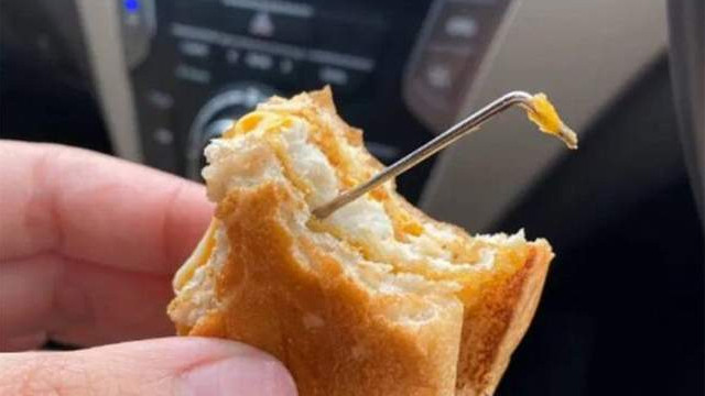 Fast food devinin hamburgerinden çıkan ''şey'' şoke etti!