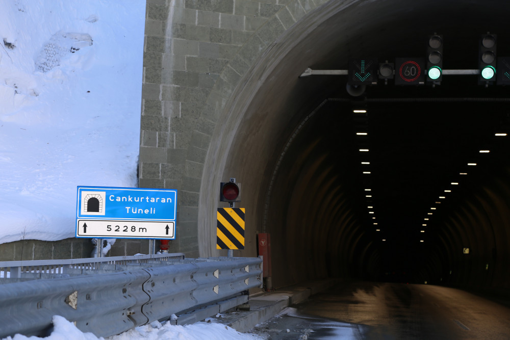Yrım asırlık hayal gerçek oldu! 12 km'lik o tünel açıldı