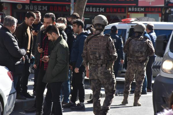 İstanbul'da silahlı kavga: Yaralılar var!
