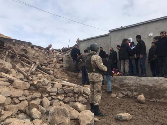 İran'daki deprem Van'ı vurdu: İşte bölgeden ilk görüntüler