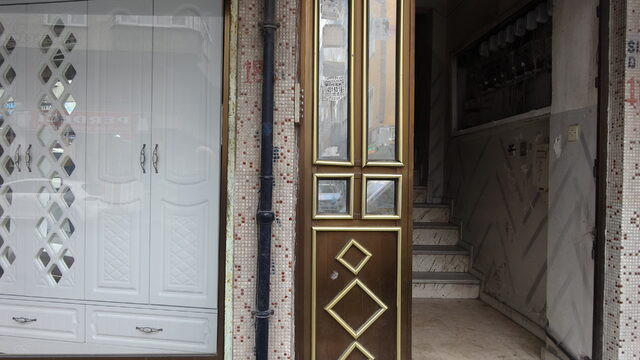 Hırsızlar apartmanın kapısını çaldılar !