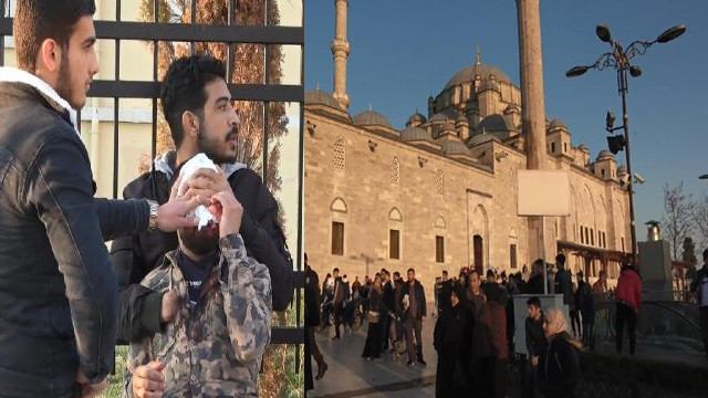 Suriyeliler cami avlusunda birbirine girdi
