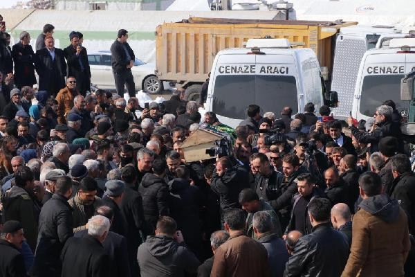 Van'da deprem bölgesi havadan görüntülendi