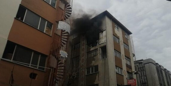 İstanbul'da korkutan patlama! Apartmanda yangın çıktı