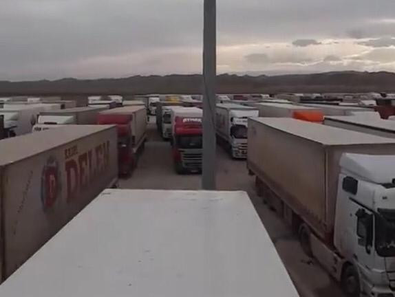700 Türk şoför Türkmenistan sınırında mahsur kaldı