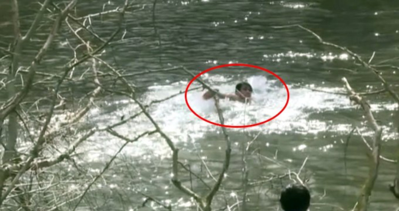 Suriyeli sığınmacılar nehri yüzerek geçti!