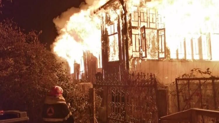 Gürcistan'da feci yangın: 4'ü çocuk 6 ölü
