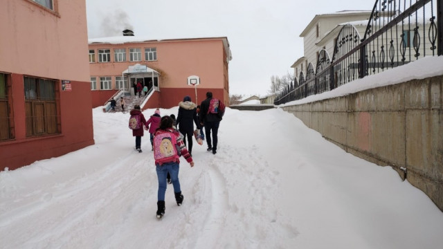 Bingöl'ün 2 ilçesinde eğitime kar engeli - Resim : 1