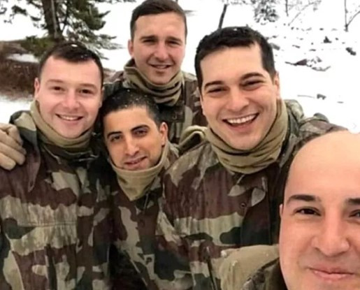 Çağatay Ulusoy'un askerlik pozları ortaya çıktı