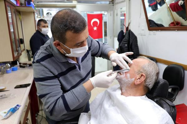 Bilim Kurulu üyesinden sakalı olanlara koronavirüs uyarısı