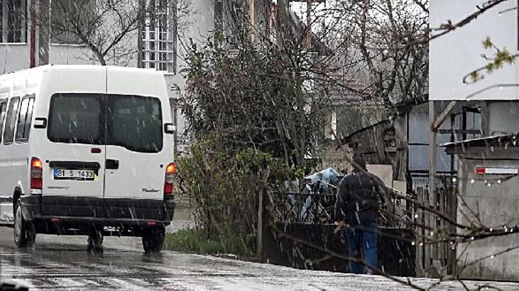 Düzce'de kar yağışı ! Beyaza büründü