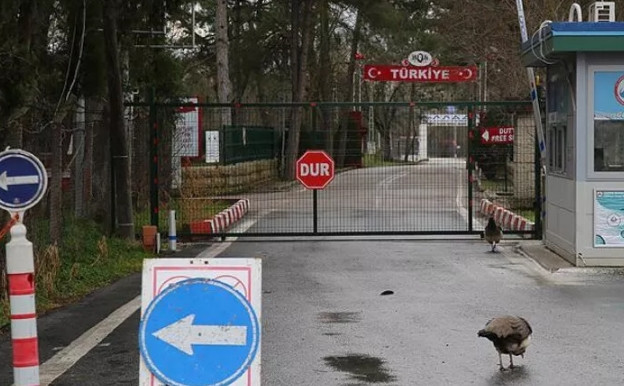 Yunanistan'dan Türkiye sınırlarını kapattı