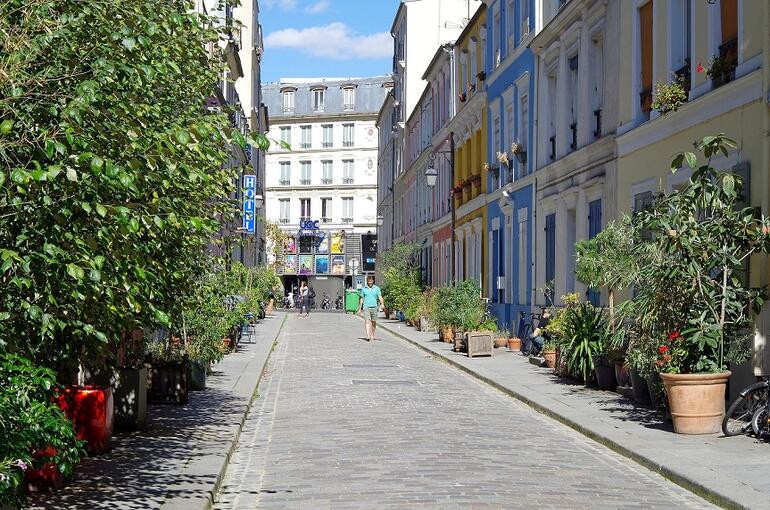 Fransa'da 37 kentte sokağa çıkma yasağı ilan edildi