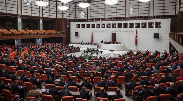 AK Parti ve CHP'den ''af yasası'' görüşmesi