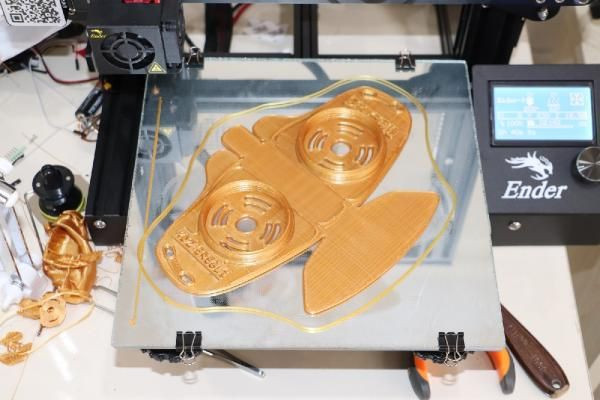 Bilim merkezinde 3D yazıcılarla maske üretildi