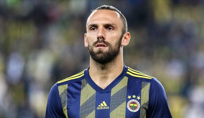 Fenerbahçe transferde ikiye bölündü!