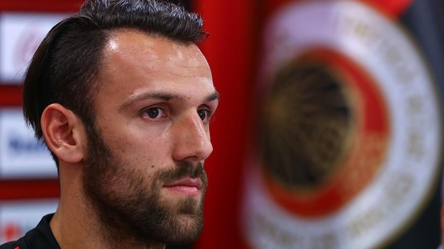 Fenerbahçe transferde ikiye bölündü!