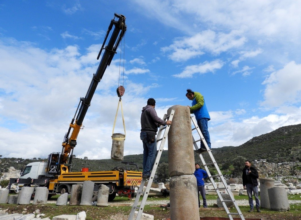 Patara'nın dev sütunları yerlerine dikiliyor