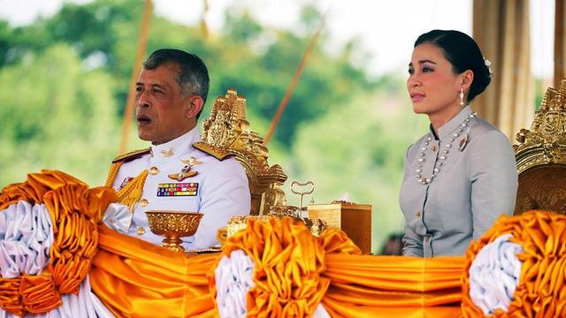 20 kişilik haremiyle otel kapatıp karantinaya girdi