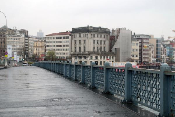 İstanbullular bu pazar evde kaldı