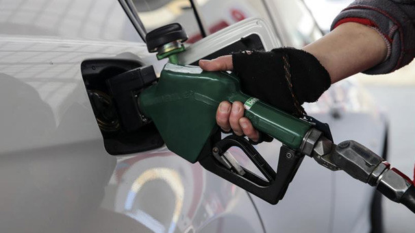 Araç sahipleri dikkat: Benzine indirim, motorine zam geliyor!
