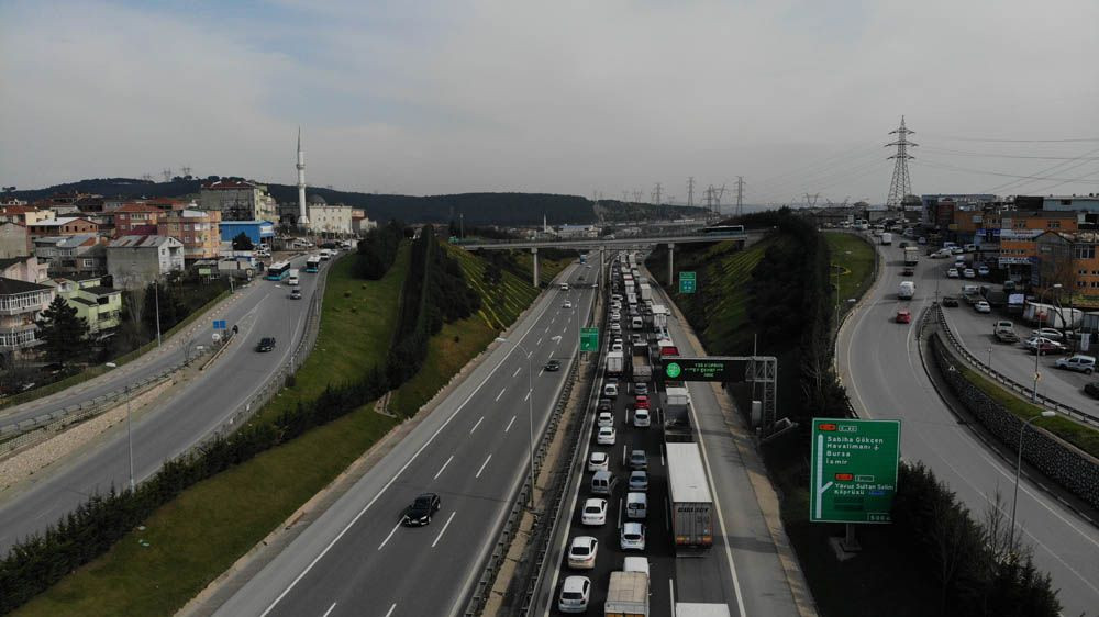 Tuzla ve Silivri'de İstanbul'a giriş çıkış kuyruğu