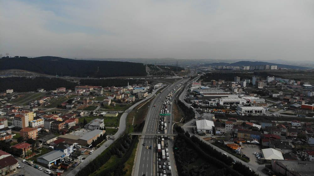 Tuzla ve Silivri'de İstanbul'a giriş çıkış kuyruğu