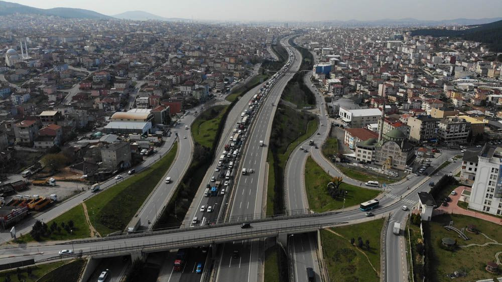 Tuzla ve Silivri'de İstanbul'a giriş çıkış kuyruğu