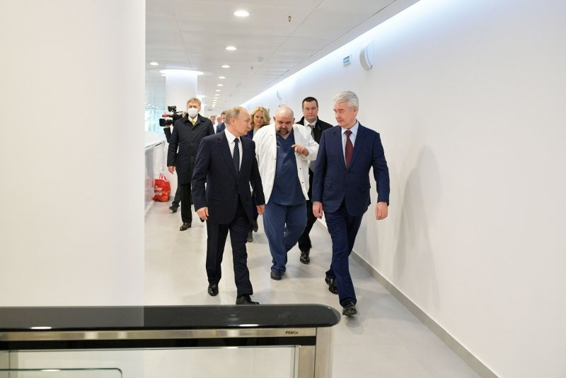 Putin'e ikinci corona virüs şoku! Bu kare her şeyi anlatıyor