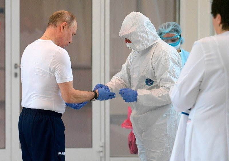 Putin'e ikinci corona virüs şoku! Bu kare her şeyi anlatıyor