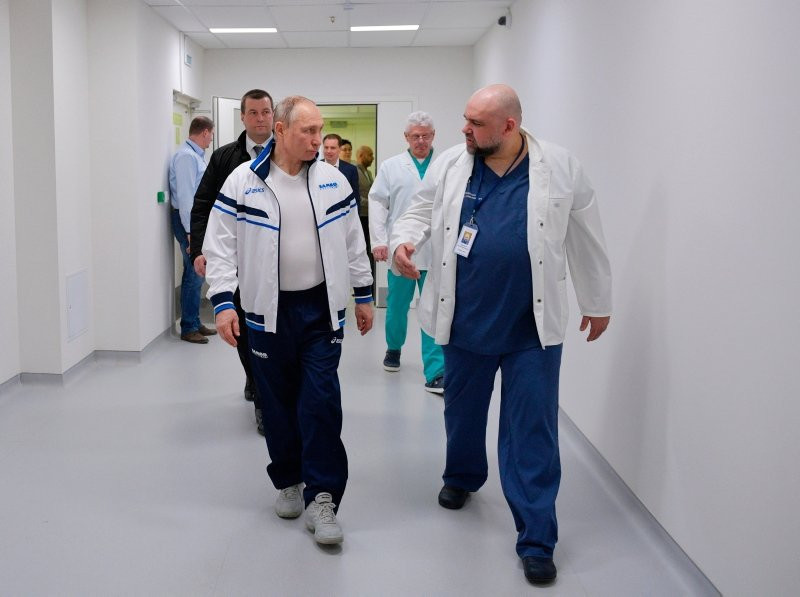 Putin'e ikinci corona virüs şoku! Bu kare her şeyi anlatıyor