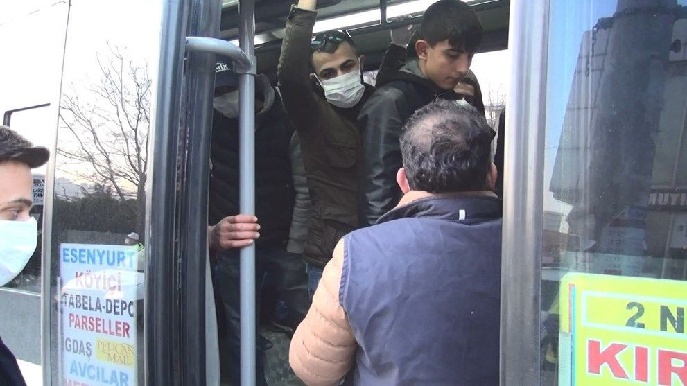 Esenyurtta şaşırtan görüntü! Minibüs durduruldu para cezası kesildi