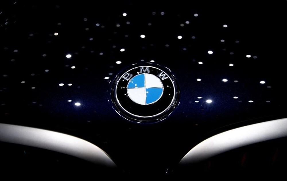 BMW yıllar sonra logosunu değiştirdi