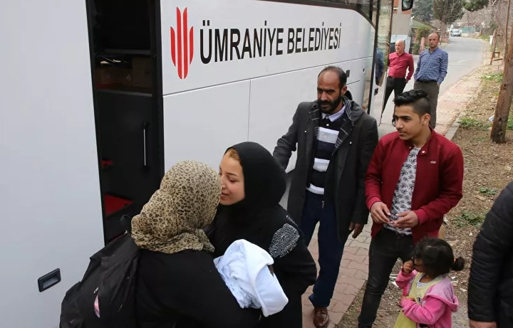 İstanbul'da o belediye Suriyelileri Suriye'ye gönderdi
