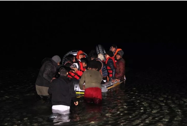 Göçmenlerden gece yarısı Avrupa çıkarması!