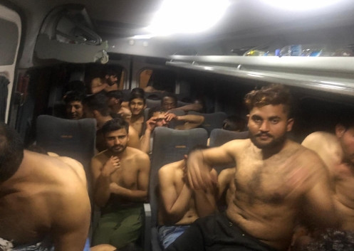 Skandal görüntü! Yunanistan Suriyelileri çırılçıplak soyup geri gönderdi - Resim : 1