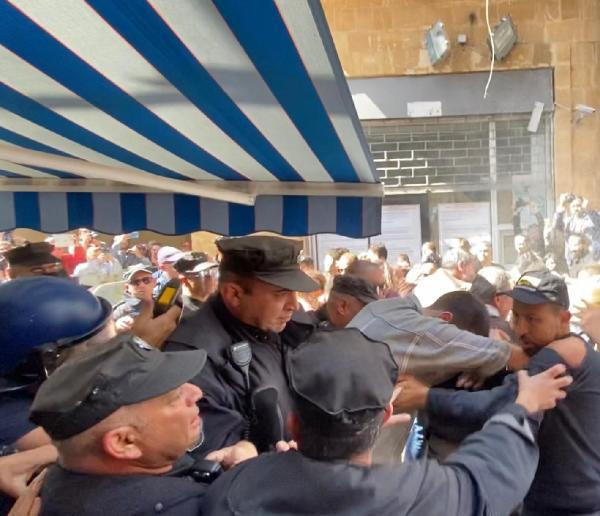 Kıbrıs'ta sınır kapıları kapandı, ortalık karıştı! - Resim : 2