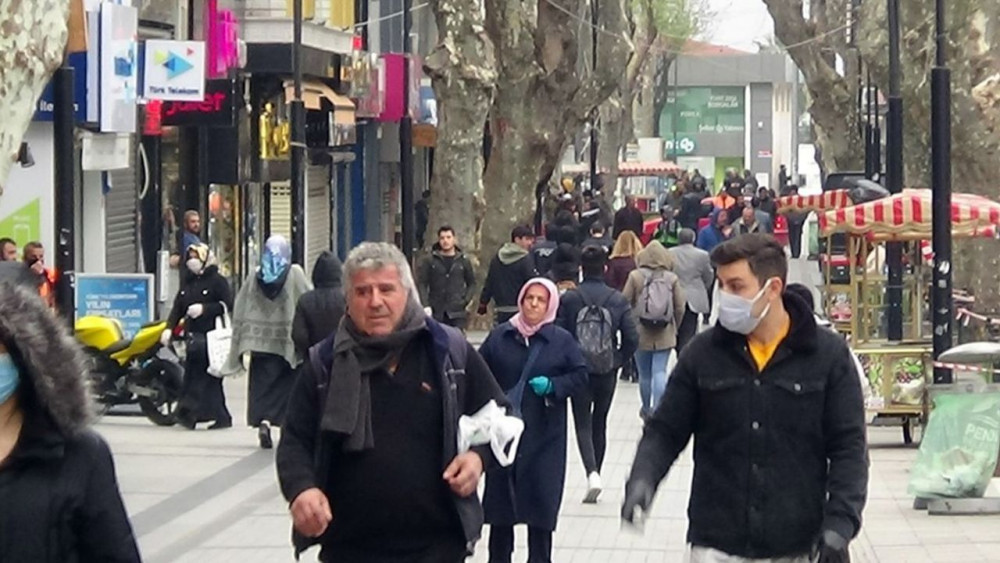 İşte semt semte İstanbul'daki son durum! Sokakların bazısı boş bazısı dolu