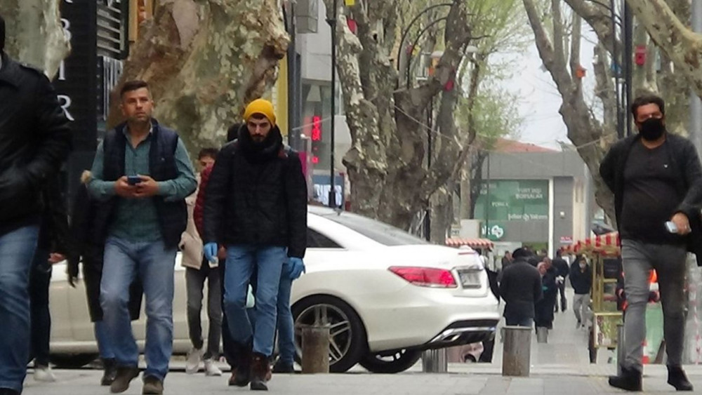 İşte semt semte İstanbul'daki son durum! Sokakların bazısı boş bazısı dolu
