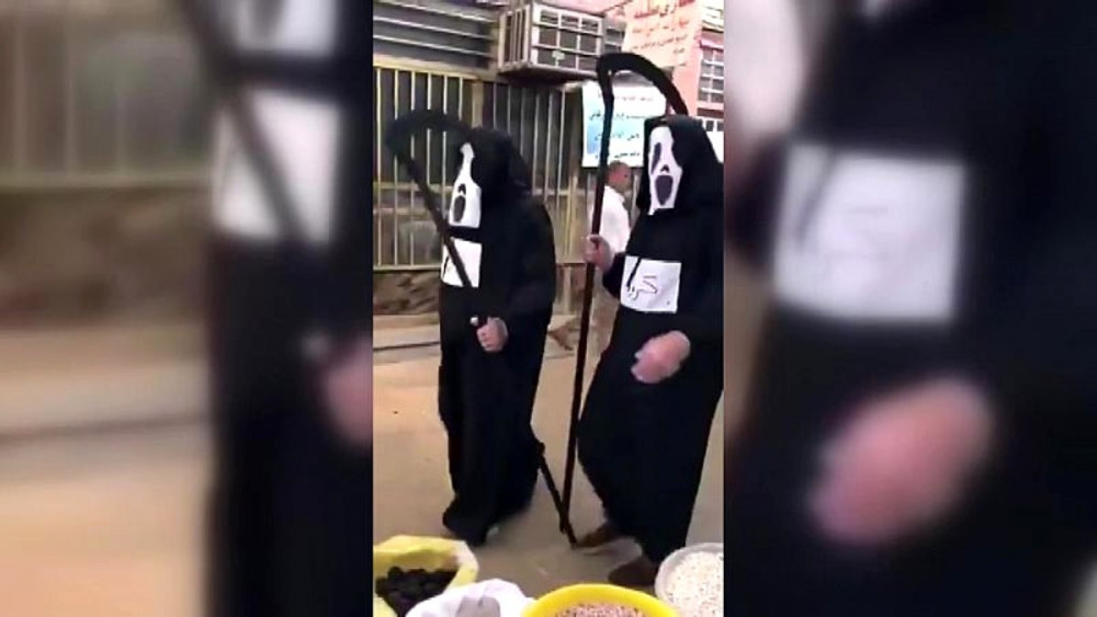 İran'da inanılmaz görüntüler! Azrail kıyafetleriyle gezdiler!