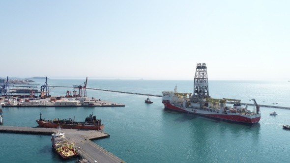 İstanbul Boğazı'nda bir dev! Fatih böyle görüntülendi