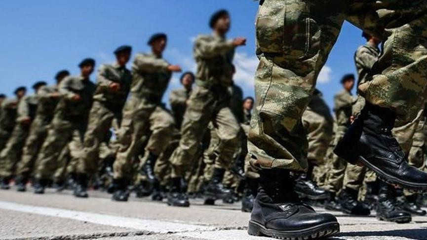 Facebook'a fotoğraf yükleyen askere emre itaatsizlik cezası