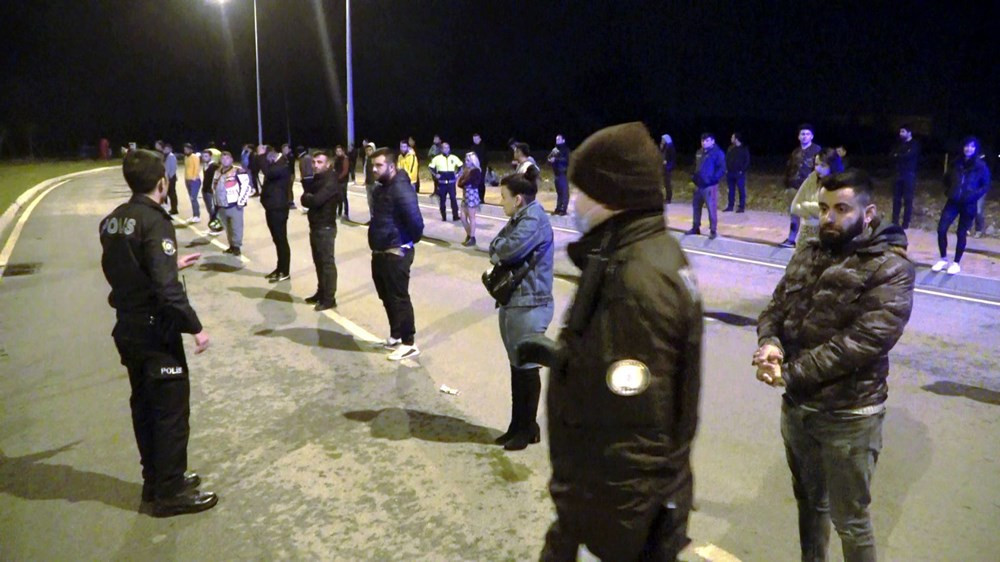 Polisten gece yarısı baskını: Önce corona önlemi sonra ceza