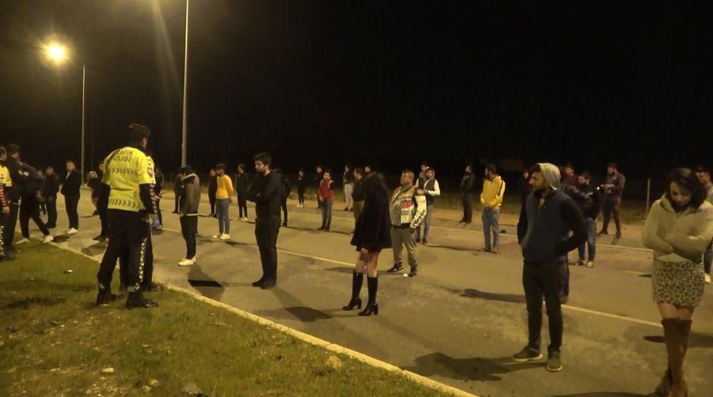 Polisten gece yarısı baskını: Önce corona önlemi sonra ceza