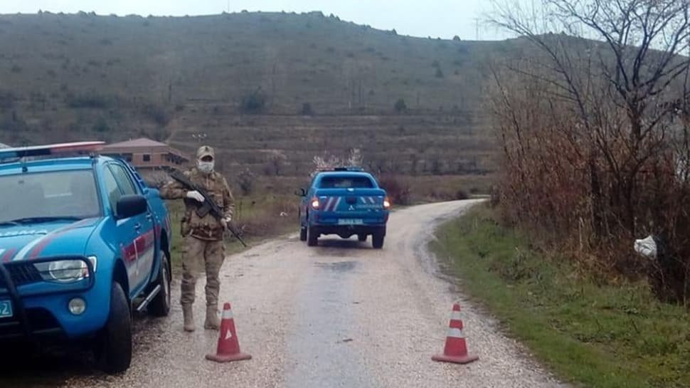Köylerini koronavirüse böyle kapattılar