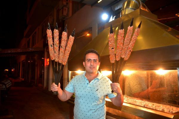 Sokağa çıkma yasağı biter bitmez soluğu orada aldılar