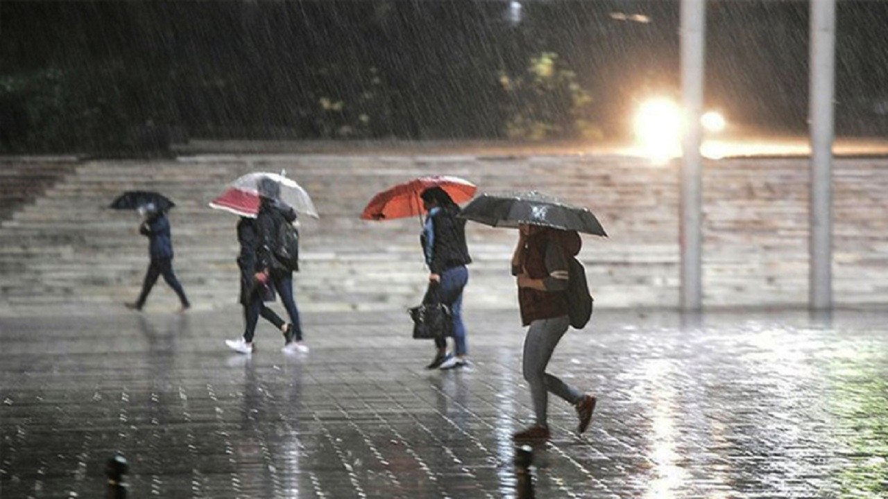 Hem Meteoroloji hem AKOM uyardı! Yağışlı hava geri döndü...