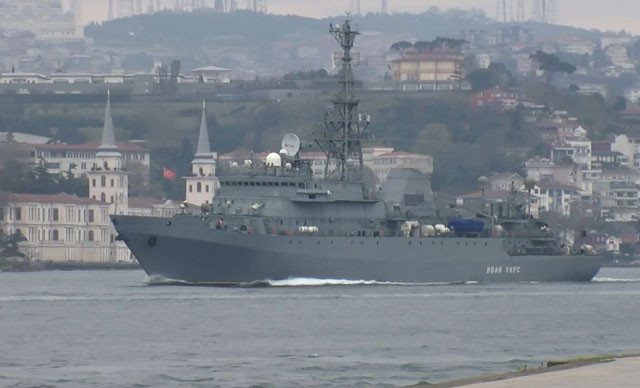 Rus savaş gemileri İstanbul Boğazı'nda!