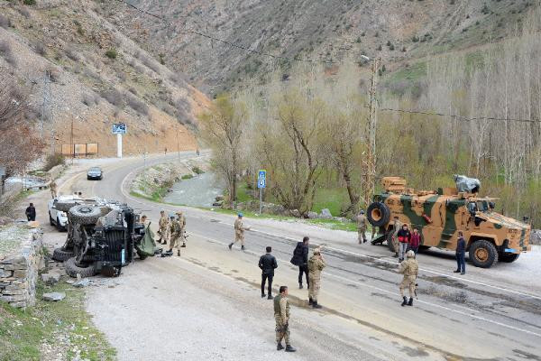 Van'da askeri araç devrildi! 6 asker yaralandı