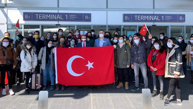 Çekya’daki Türk vatandaşları yurda getiriliyor